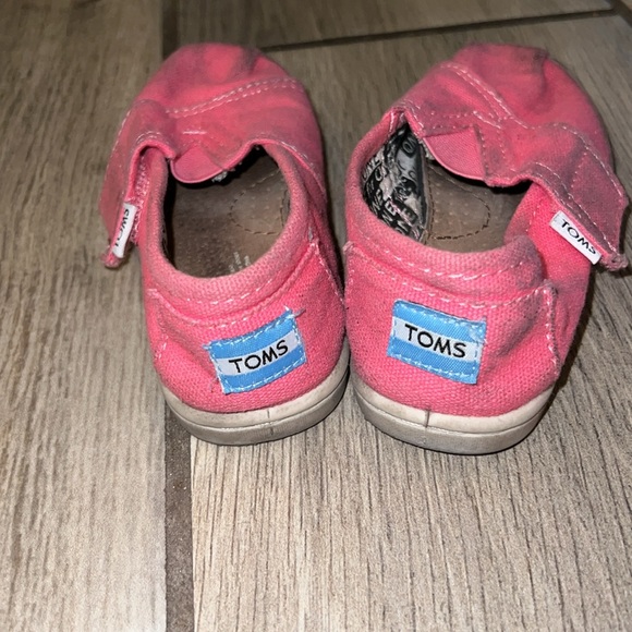 2 size 9 girl shoes Toms - Picture 6 of 6